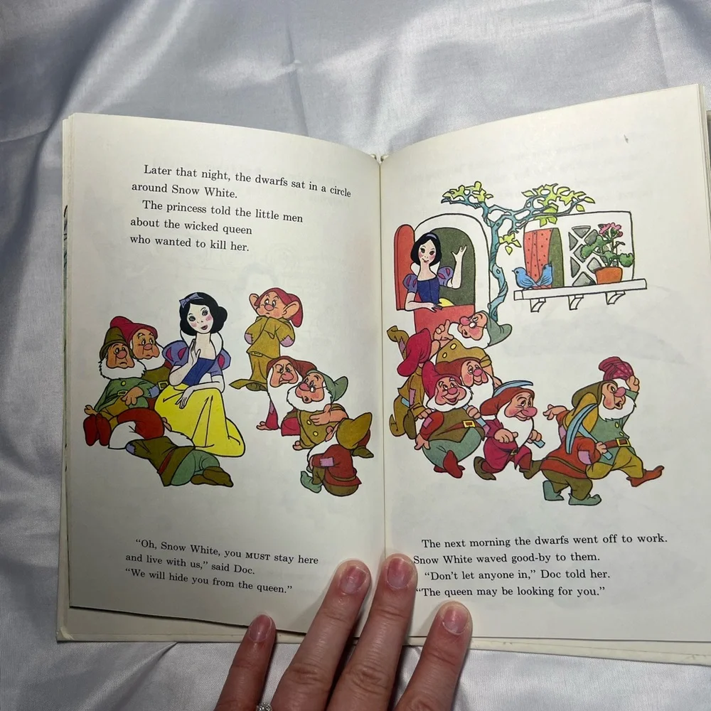 Vintage 1973 Walt Disney Snow White and the Seven Dwarfs Hardcover Book